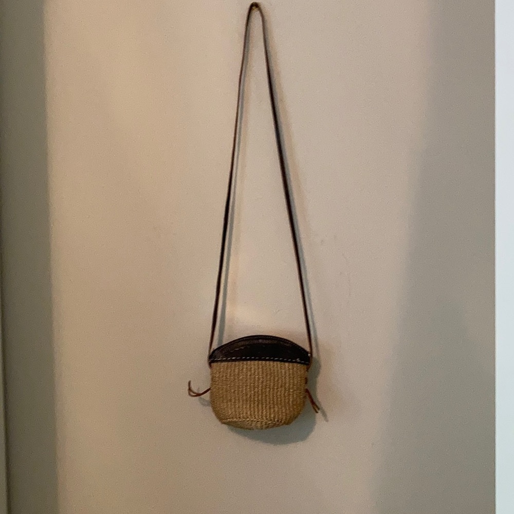 Small wicker crossbody with leather features